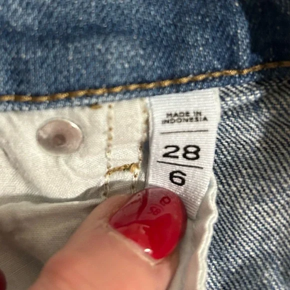 Loft women’s size 28/6 jean shorts. - Picture 4 of 4